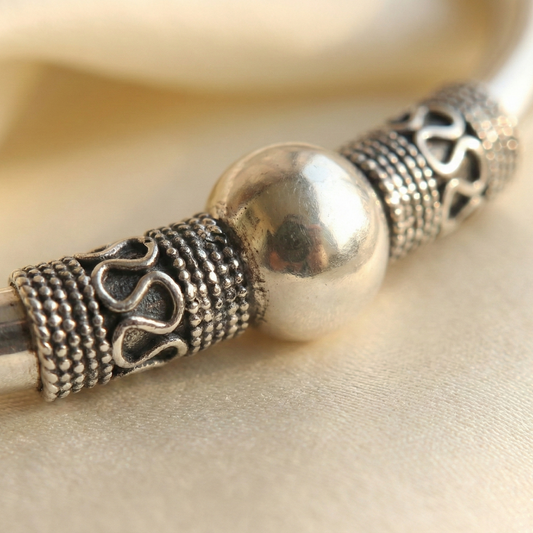 ZEVARAZ Kala Classic Openable Silver Bangle - Zevaraz