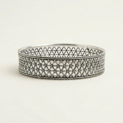 ZEVARAZ Kala Vritta Jaali Pushp Silver Bangle