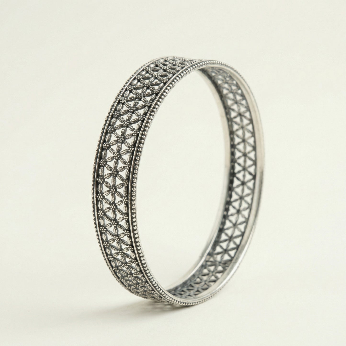 ZEVARAZ Kala Vritta Jaali Pushp Silver Bangle