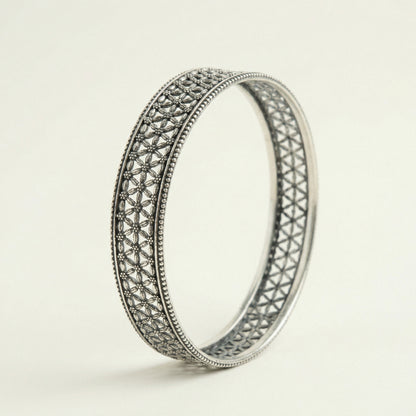 ZEVARAZ Kala Vritta Jaali Pushp Silver Bangle
