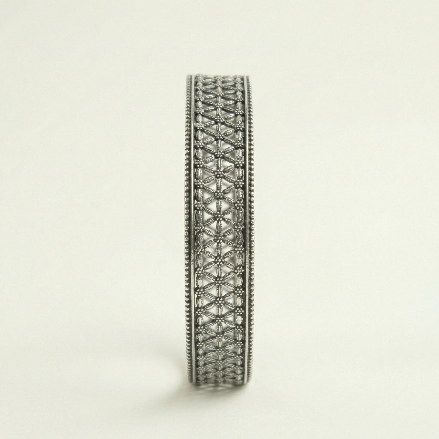 ZEVARAZ Kala Vritta Jaali Pushp Silver Bangle
