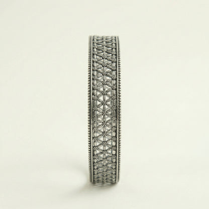 ZEVARAZ Kala Vritta Jaali Pushp Silver Bangle