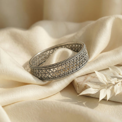 ZEVARAZ Kala Vritta Jaali Pushp Silver Bangle