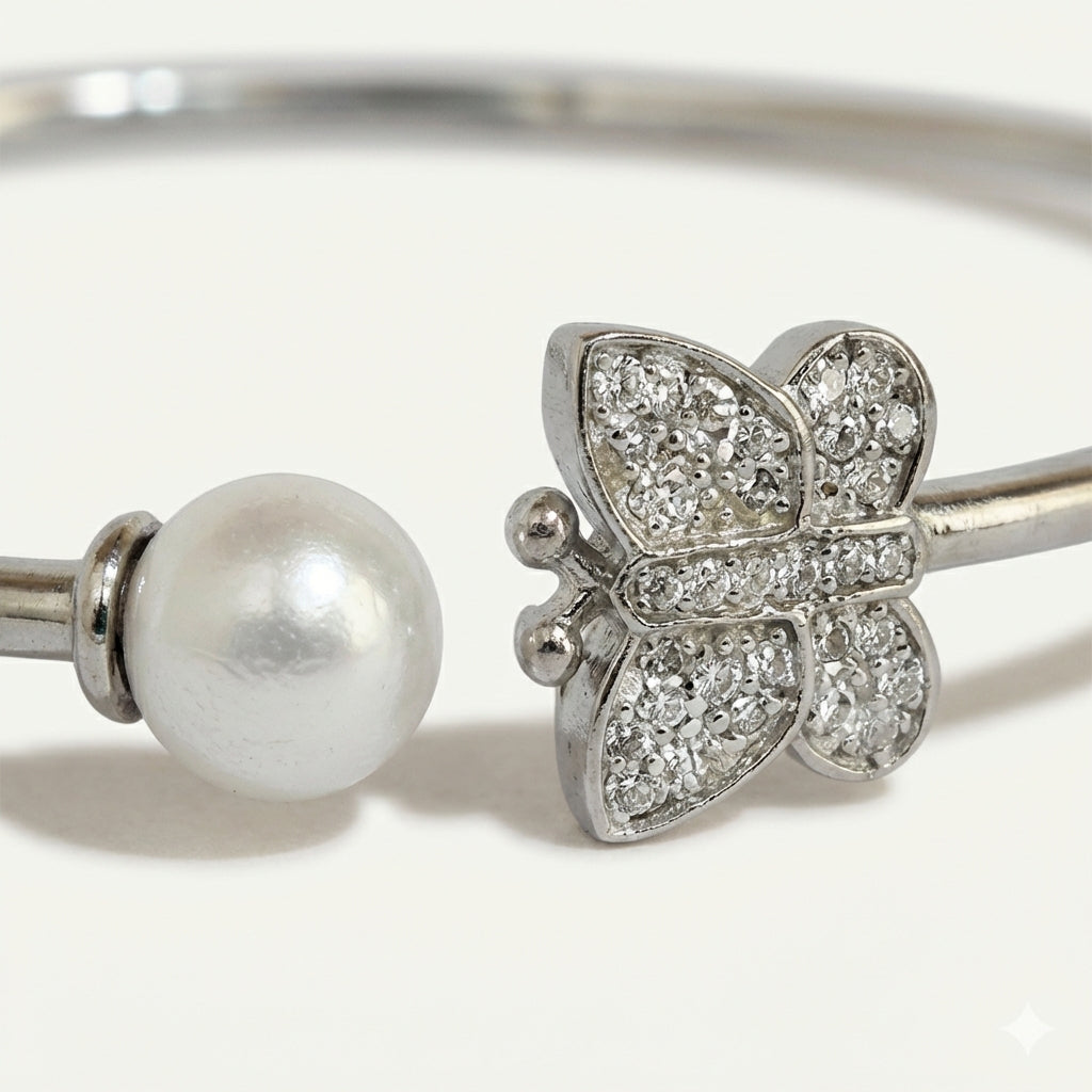ZEVARAZ Nira Pearl & Butterfly Silver Bracelet