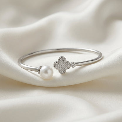 ZEVARAZ Nira Pearl & Clover Silver Bracelet