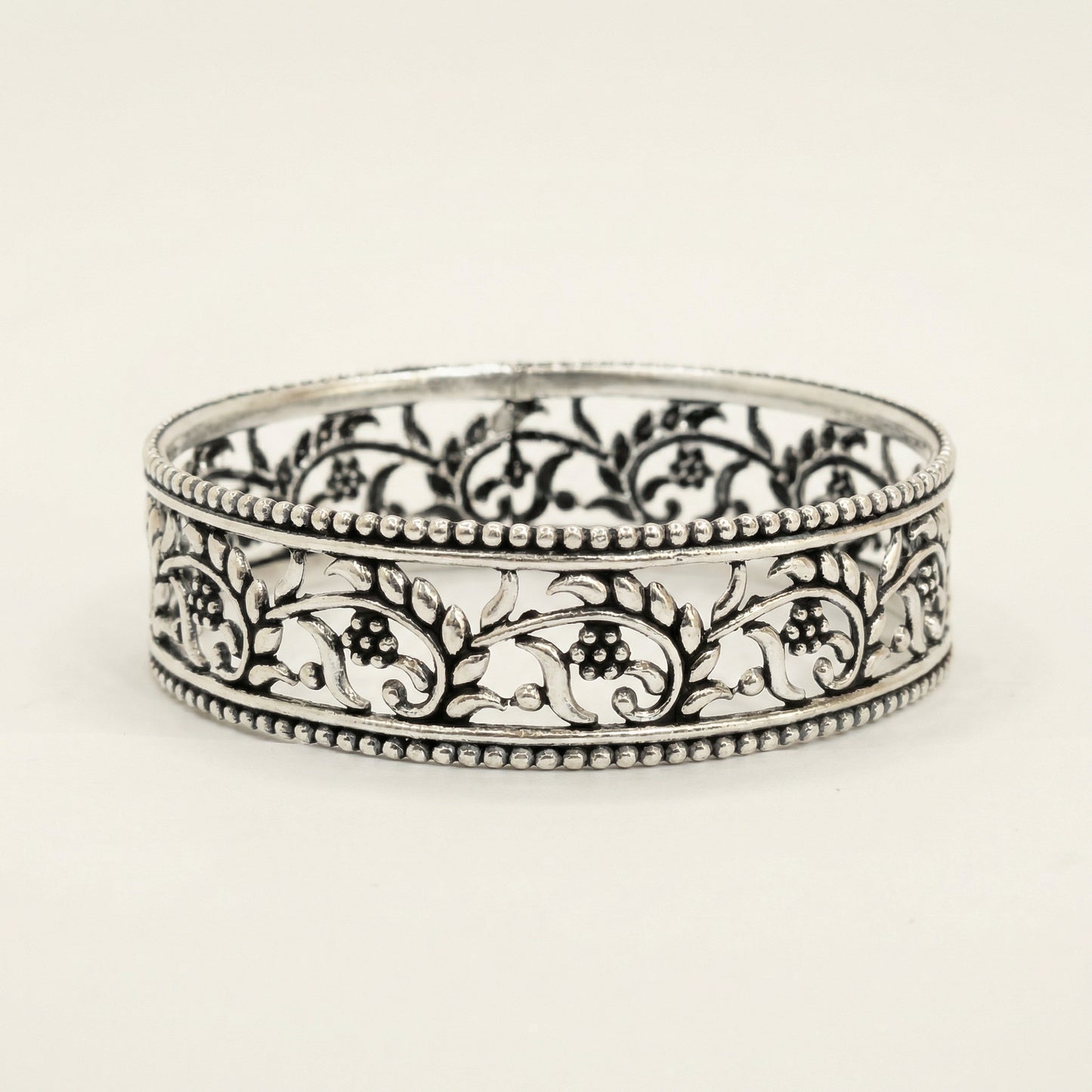ZEVARAZ Kala Vritta Belphool Silver Bangle - Zevaraz