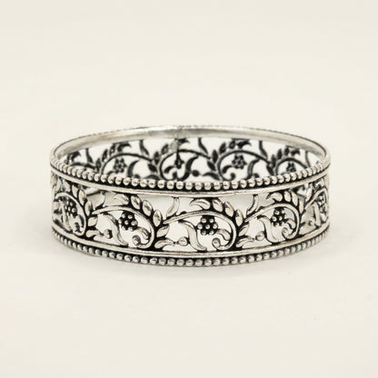 ZEVARAZ Kala Vritta Belphool Silver Bangle - Zevaraz
