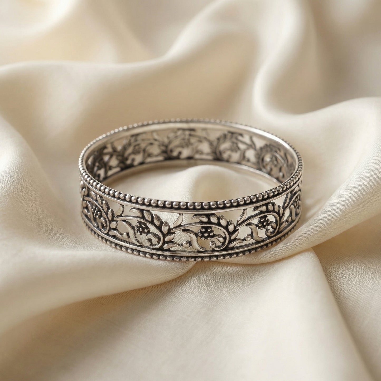 ZEVARAZ Kala Vritta Belphool Silver Bangle - Zevaraz