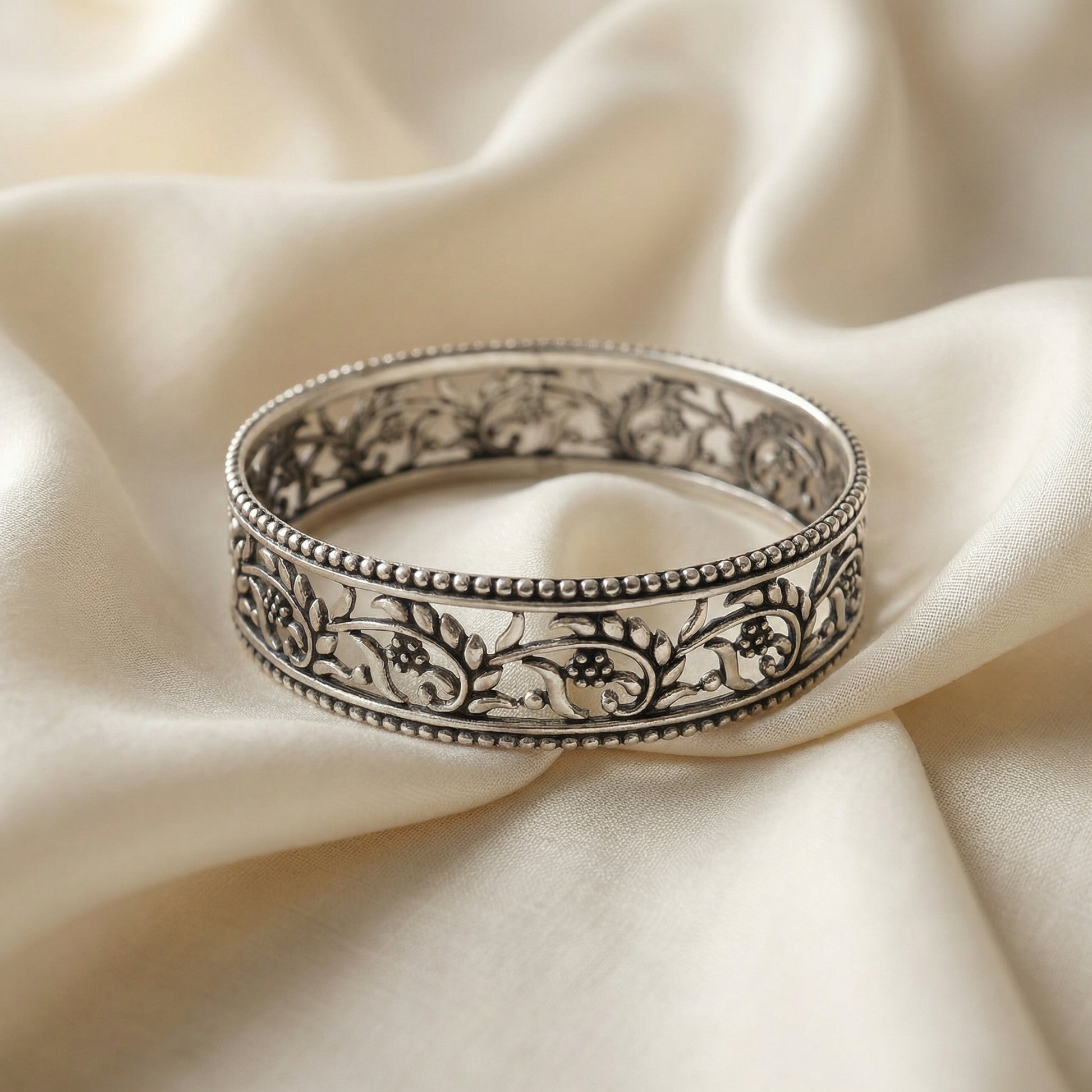 ZEVARAZ Kala Vritta Belphool Silver Bangle - Zevaraz