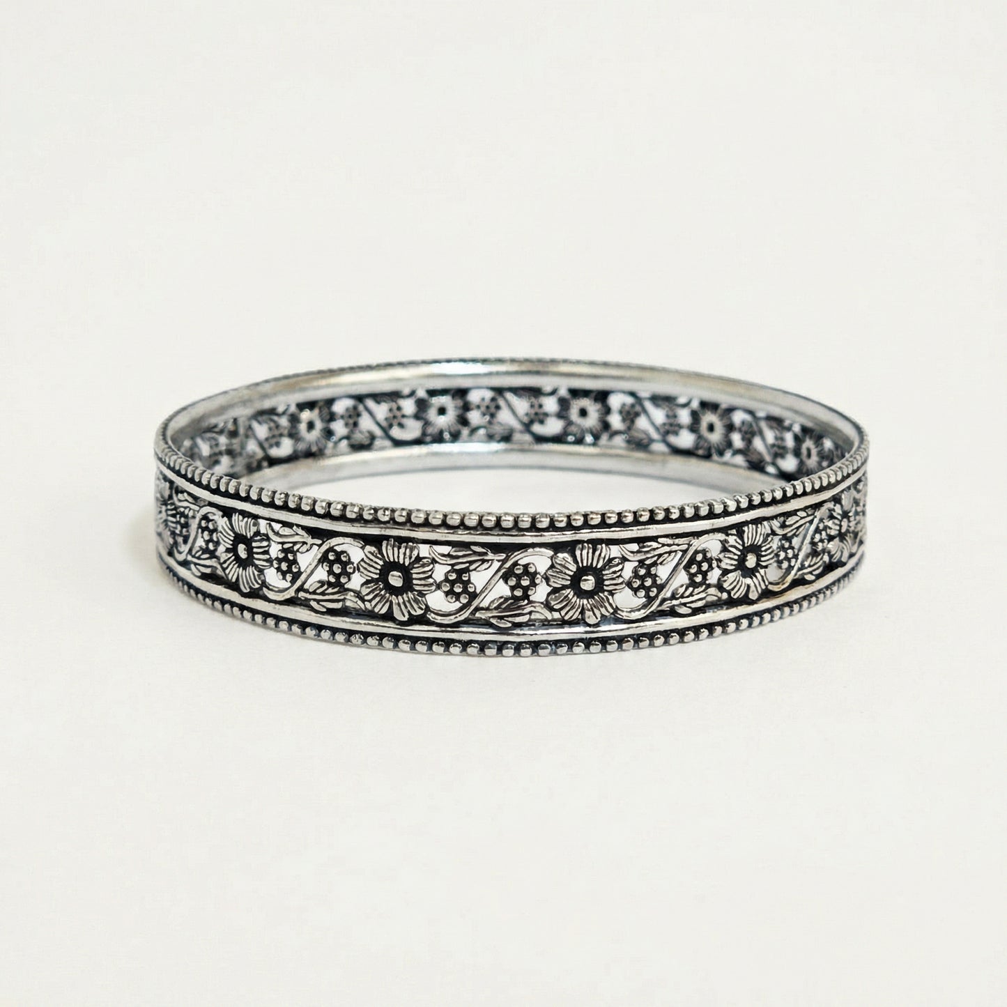 ZEVARAZ Kala Vritta Latta Silver Bangle