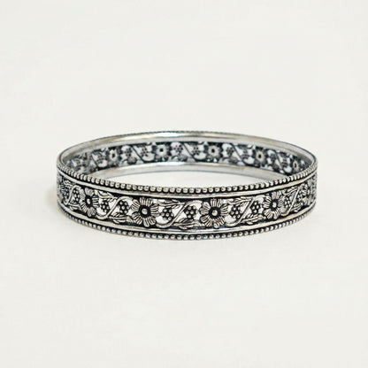 ZEVARAZ Kala Vritta Latta Silver Bangle