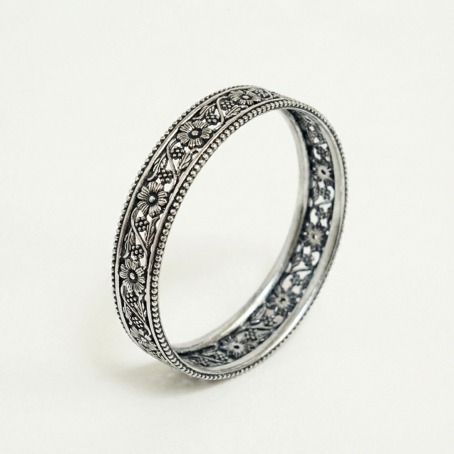 ZEVARAZ Kala Vritta Latta Silver Bangle