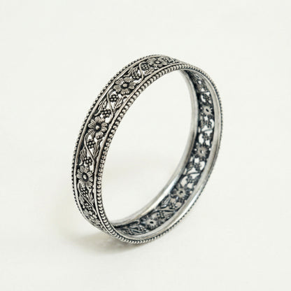 ZEVARAZ Kala Vritta Latta Silver Bangle