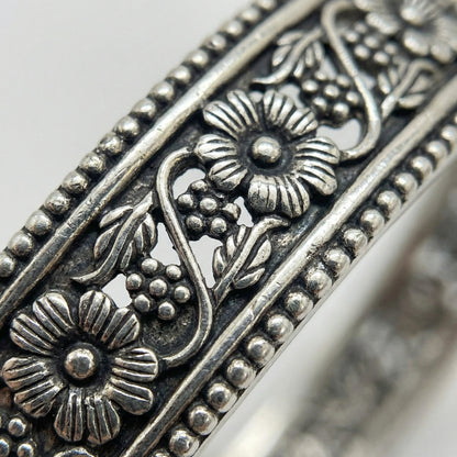 ZEVARAZ Kala Vritta Latta Silver Bangle - Zevaraz