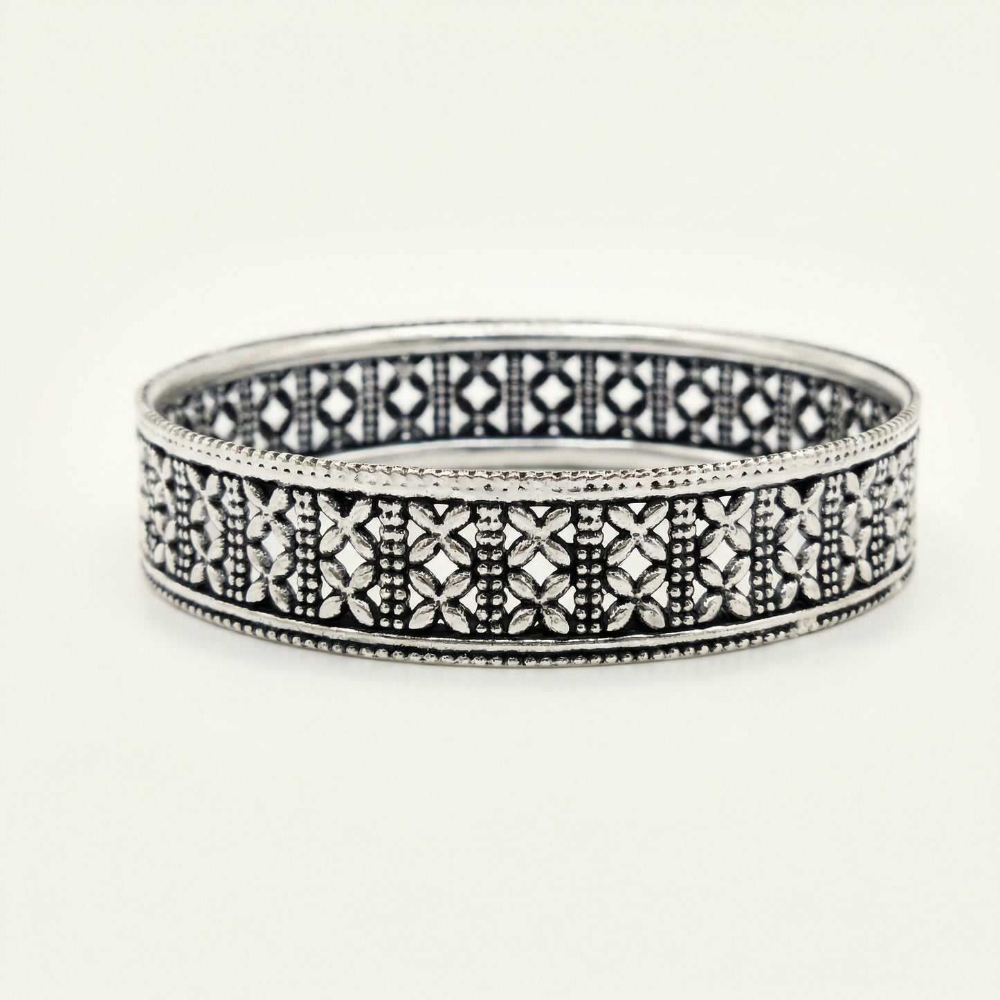 ZEVARAZ Kala Vritta Jaali Silver Bangle - Zevaraz