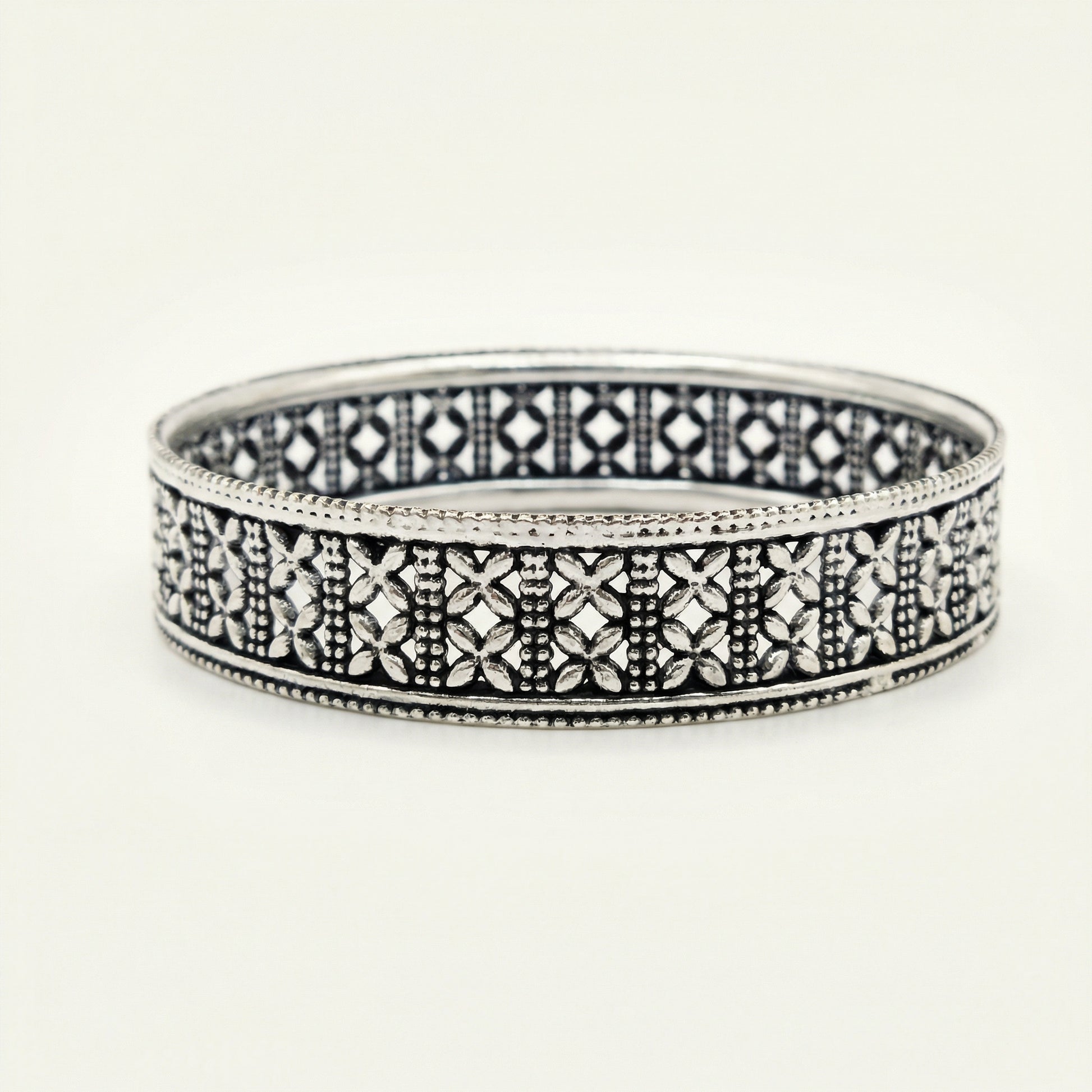 ZEVARAZ Kala Vritta Jaali Silver Bangle - Zevaraz