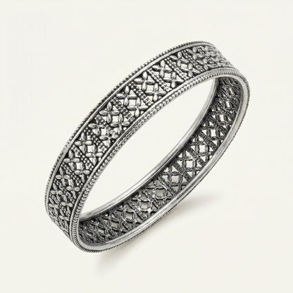 ZEVARAZ Kala Vritta Jaali Silver Bangle - Zevaraz