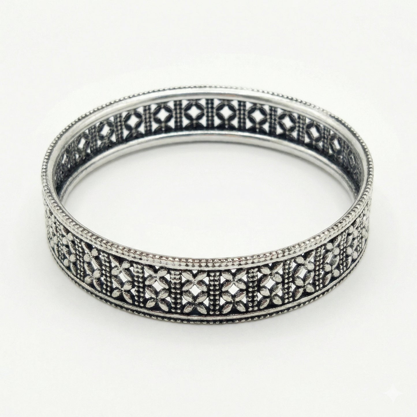 ZEVARAZ Kala Vritta Jaali Silver Bangle - Zevaraz