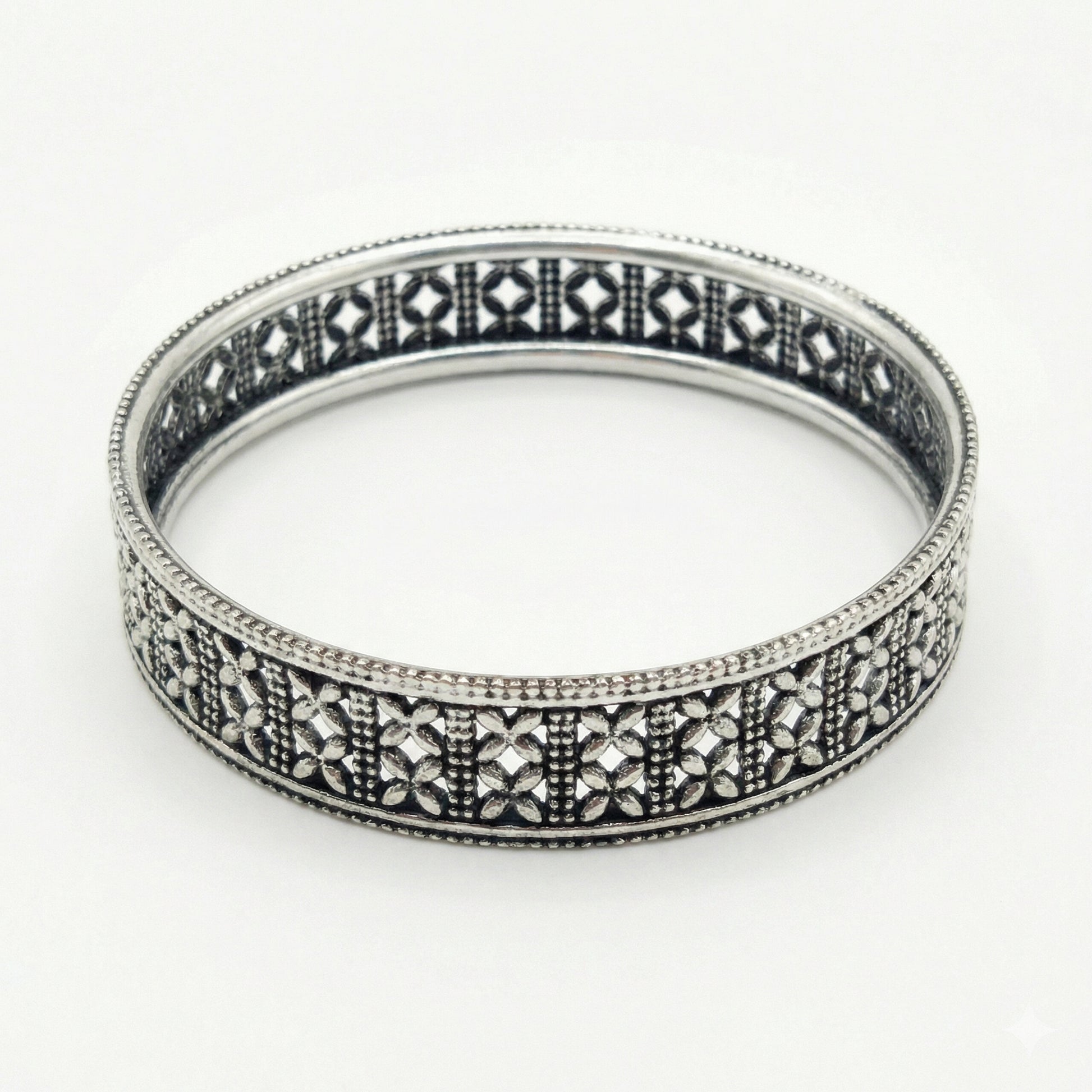 ZEVARAZ Kala Vritta Jaali Silver Bangle - Zevaraz
