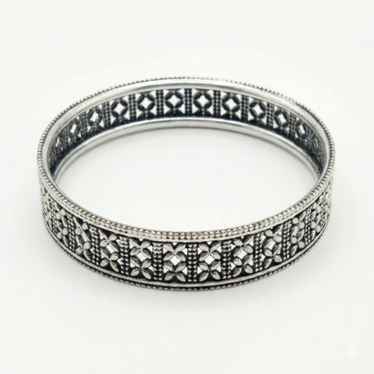 ZEVARAZ Kala Vritta Jaali Silver Bangle - Zevaraz