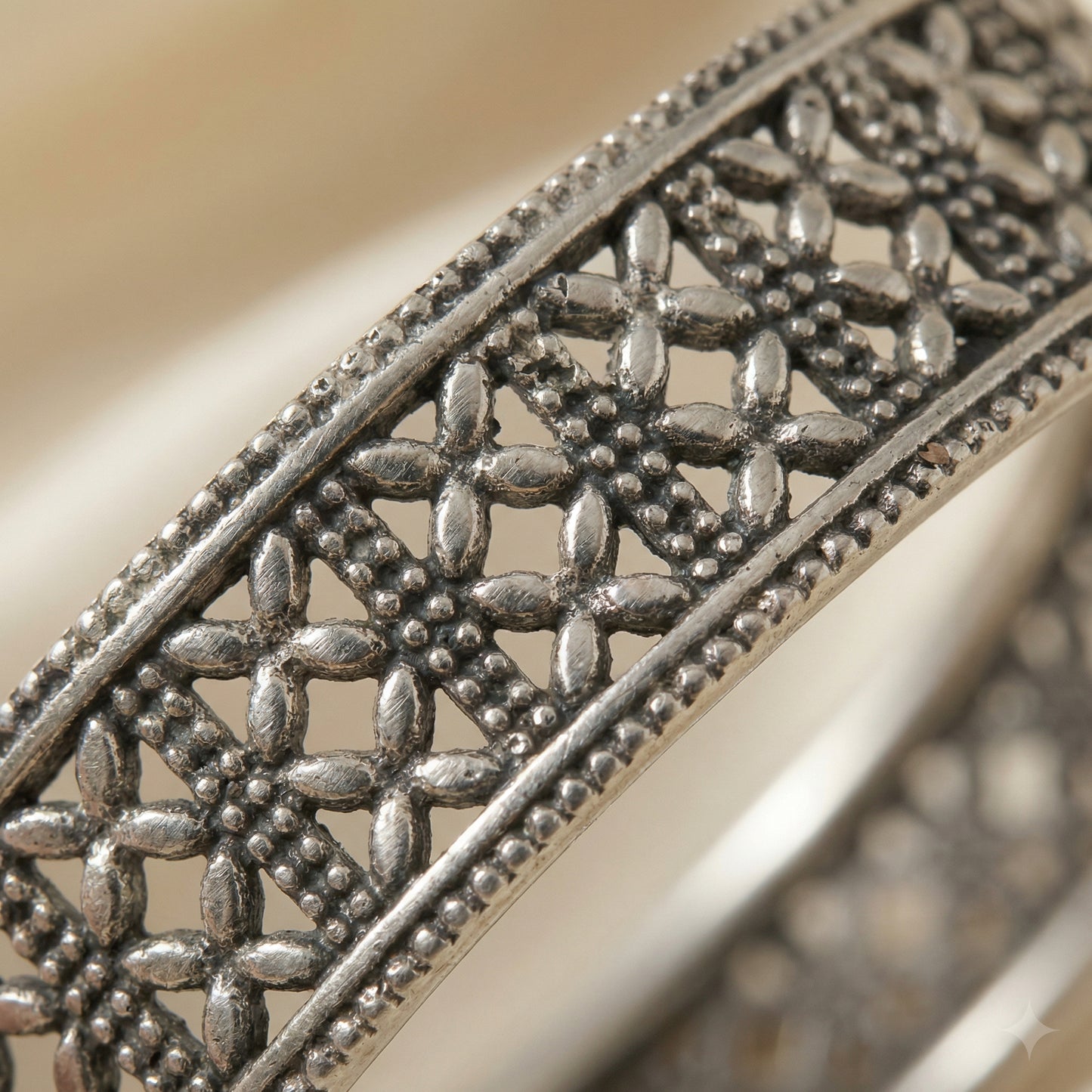ZEVARAZ Kala Vritta Jaali Silver Bangle - Zevaraz