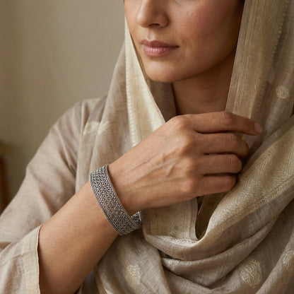ZEVARAZ Kala Vritta Jaali Pushp Silver Bangle