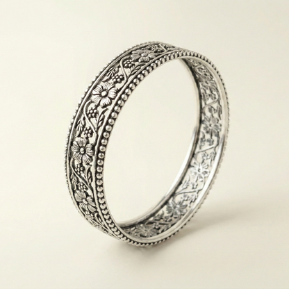 ZEVARAZ Kala Vritta Latta Silver Bangle - Zevaraz