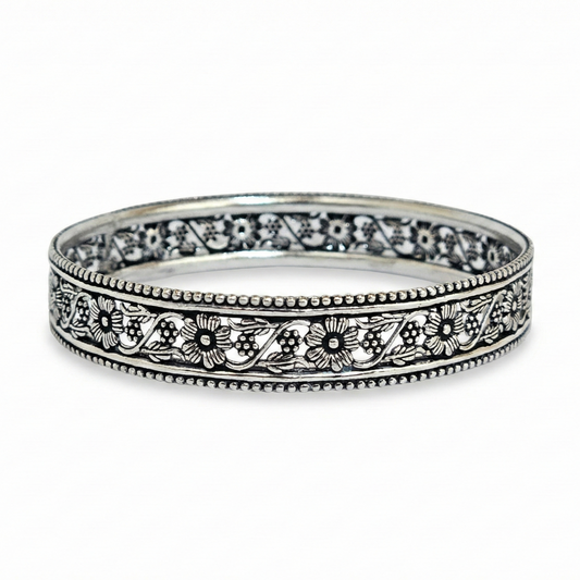 Zevaraz Vritta Latta Oxidised Silver Bangle