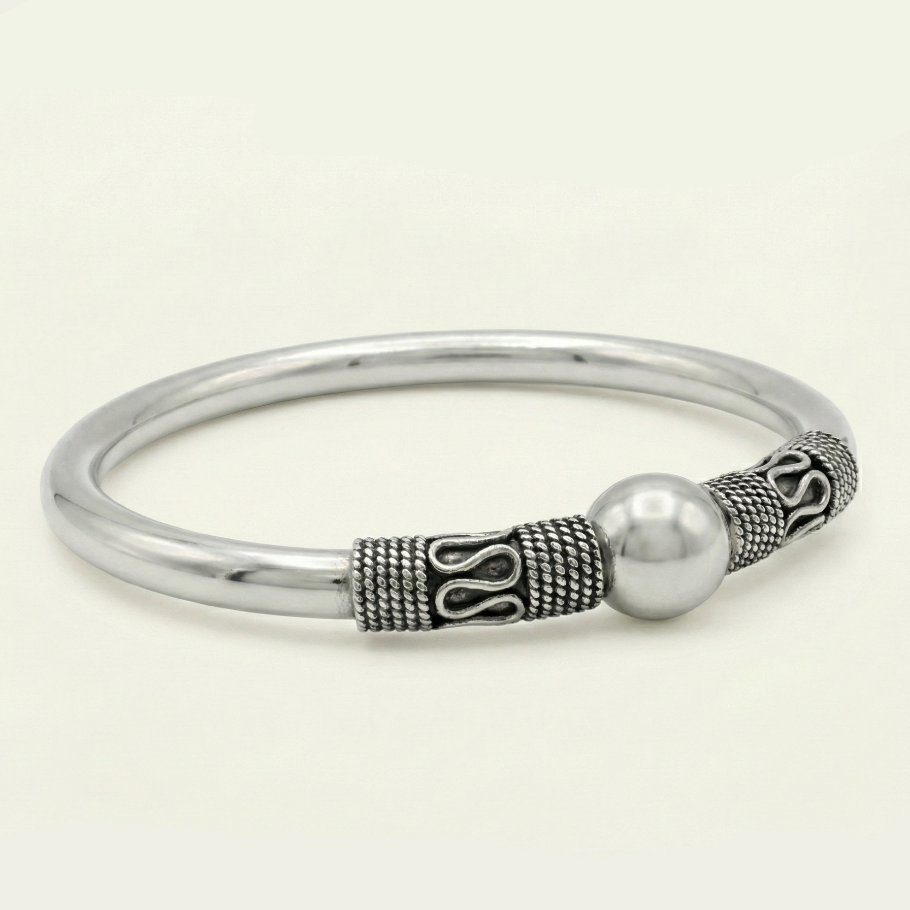 ZEVARAZ Kala Classic Openable Silver Bangle - Zevaraz
