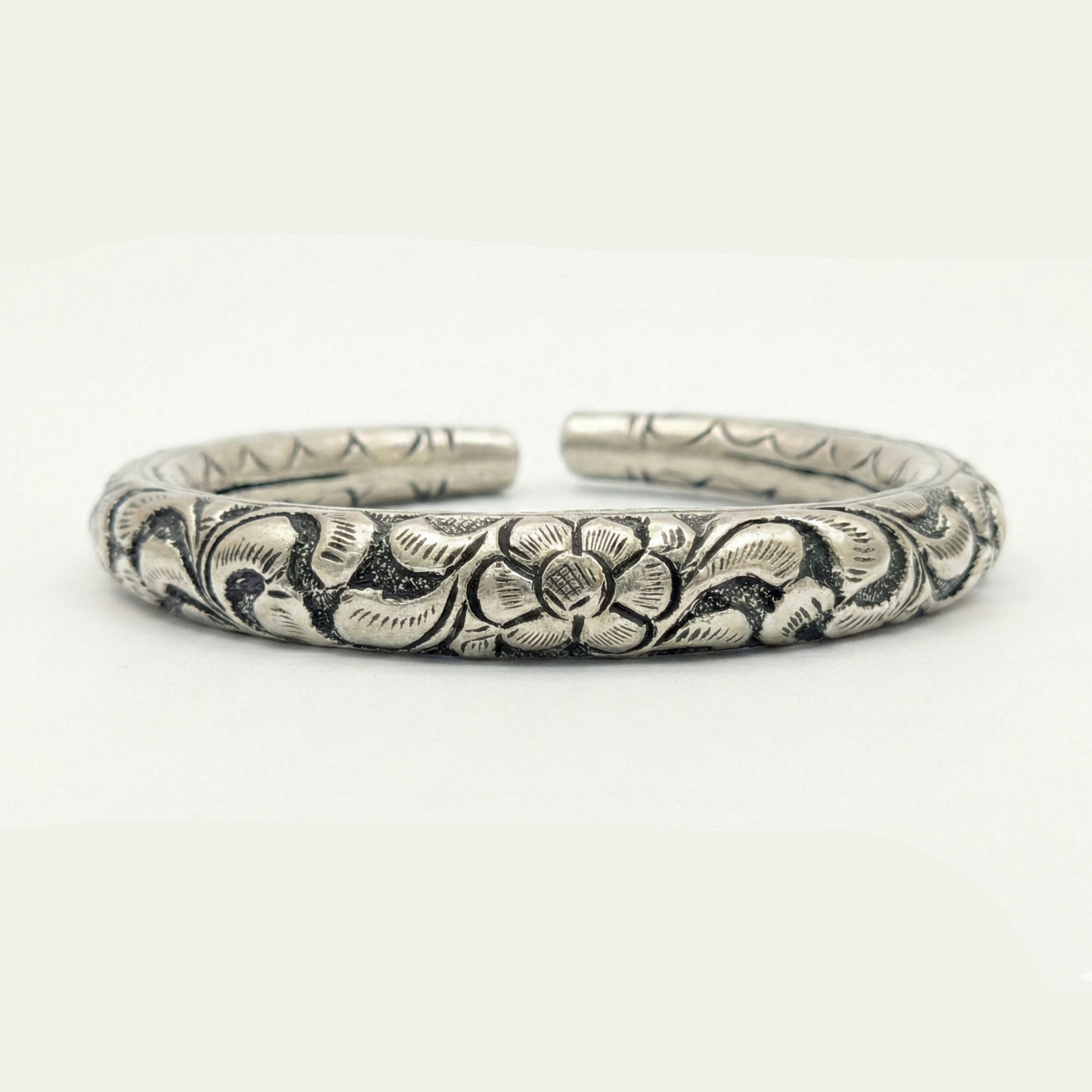 ZEVARAZ Kala Chittai Oxidised Silver Bangle - Zevaraz