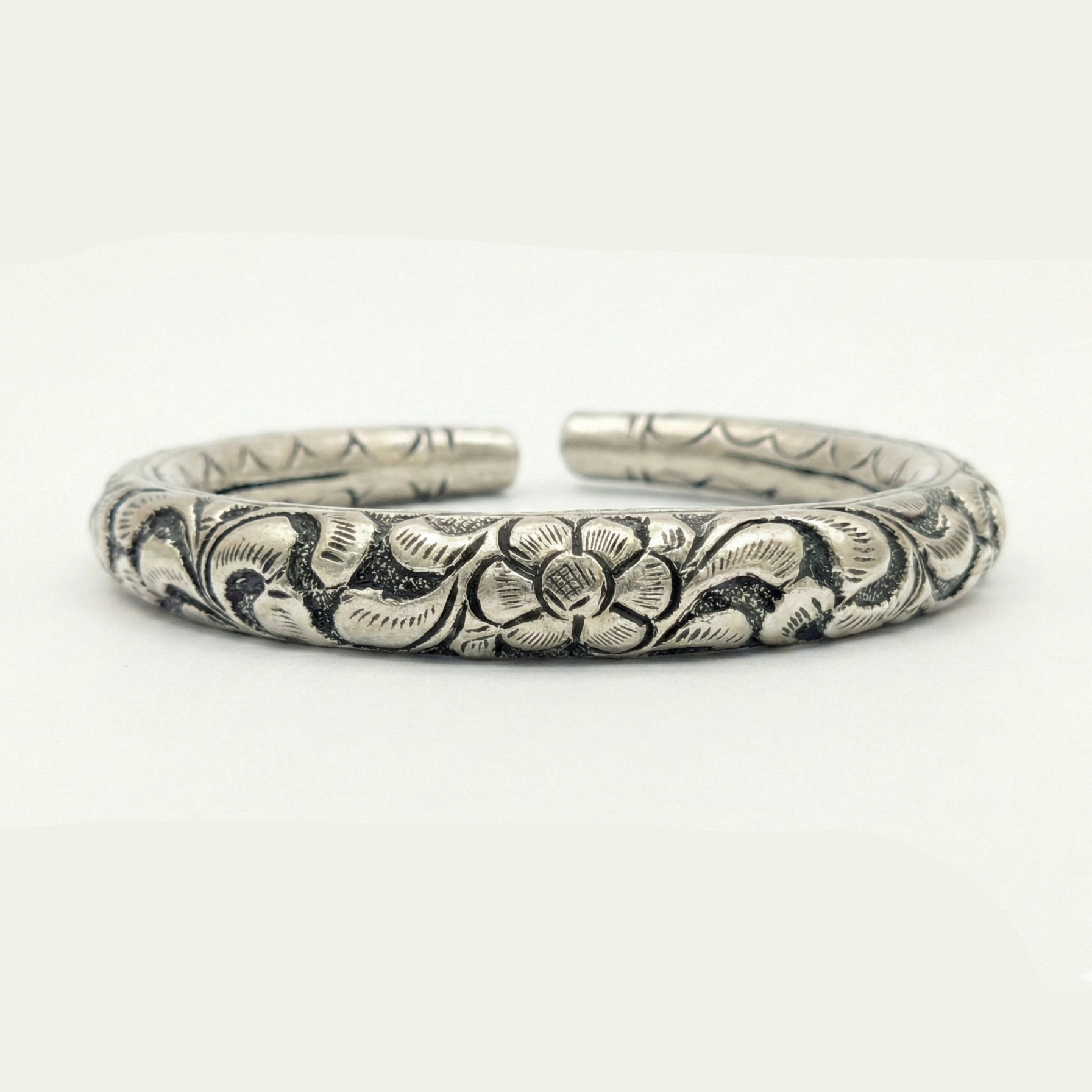 ZEVARAZ Kala Chittai Oxidised Silver Bangle - Zevaraz
