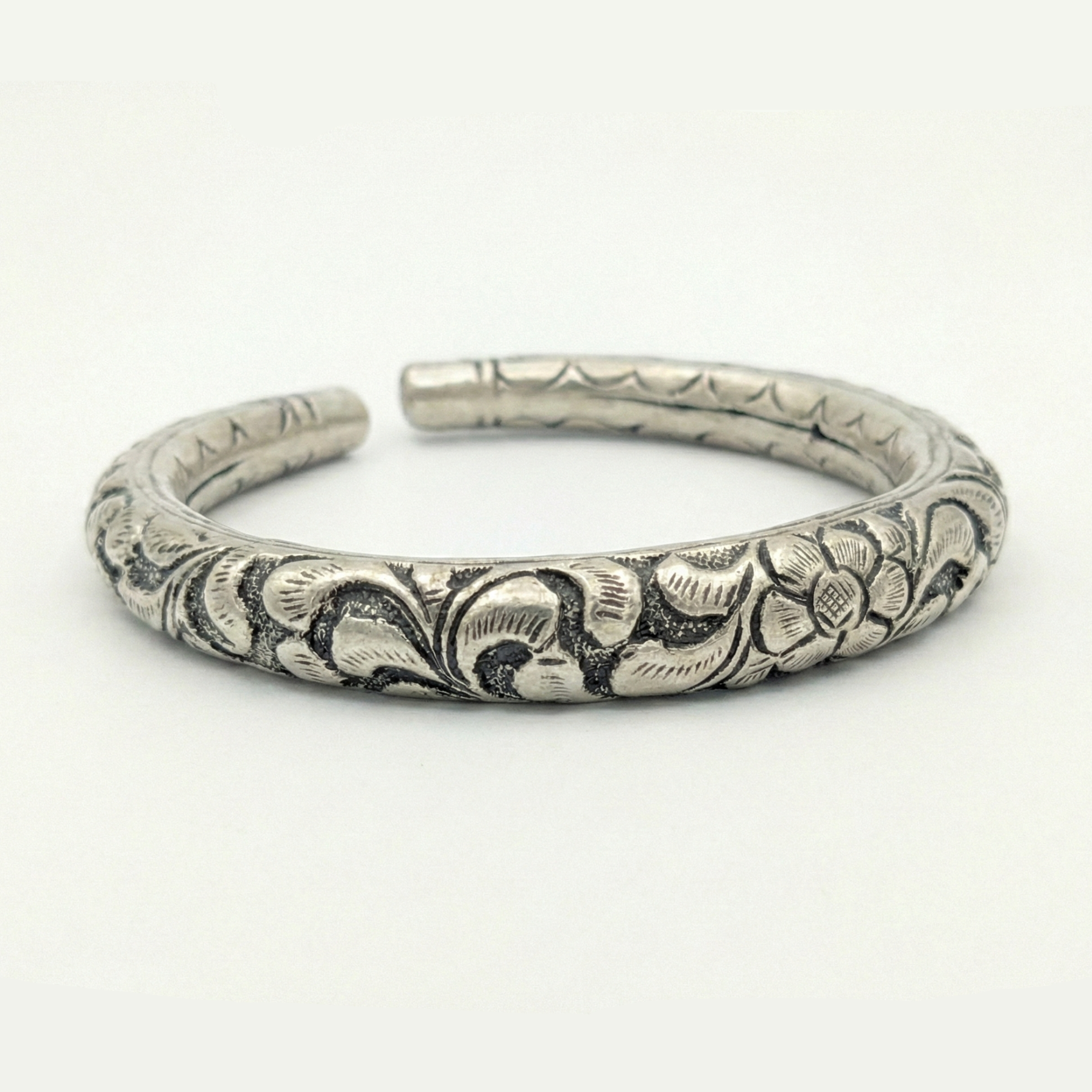 ZEVARAZ Kala Chittai Oxidised Silver Bangle - Zevaraz