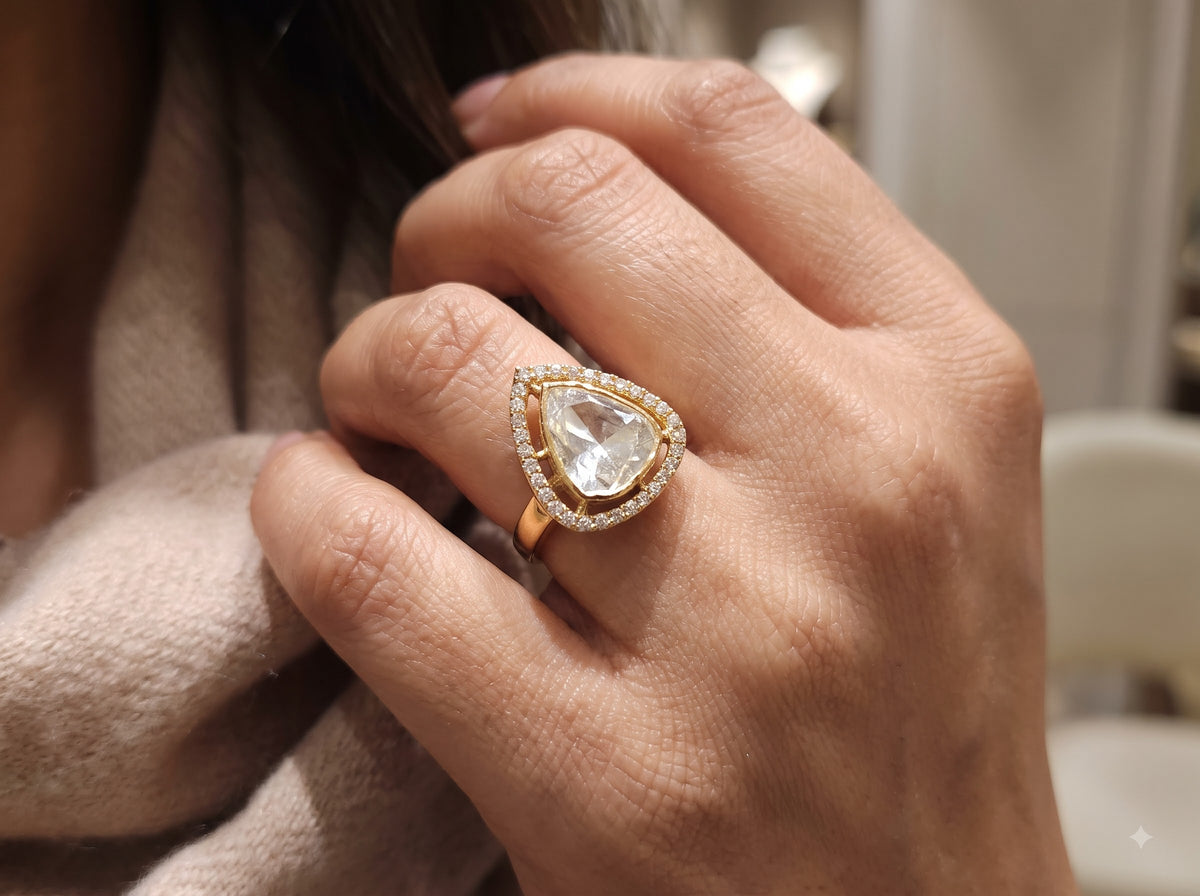 Close-up of the polki stone setting on the ZEVARAZ Aabha Boond Polki Silver Ring