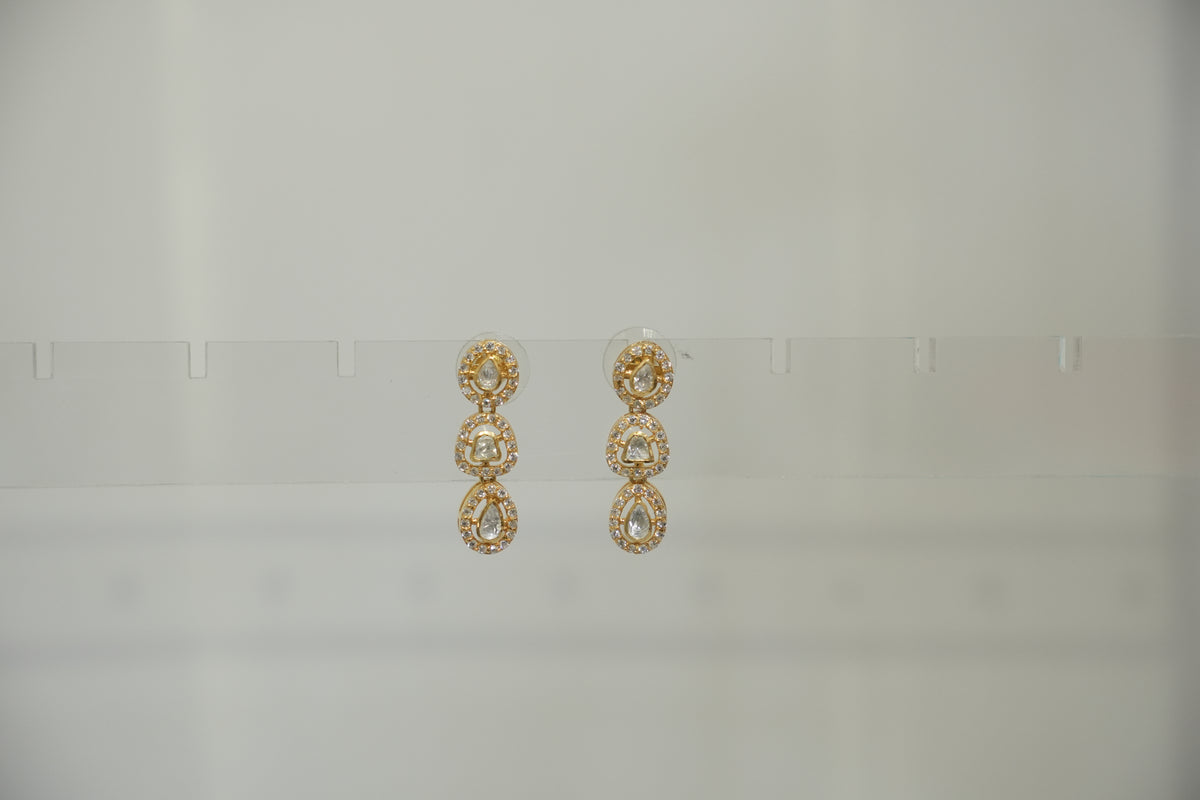 ZEVARAZ Aabha Aarohi Drops, full pair on a neutral background