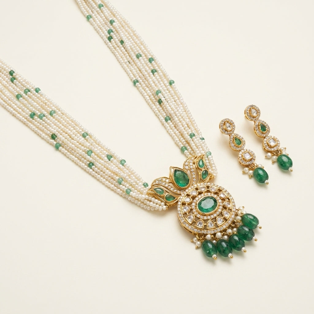 ZEVARAZ Aabha Panna Moti rani haar necklace set, close view of the centre pendant and green drop fringe
