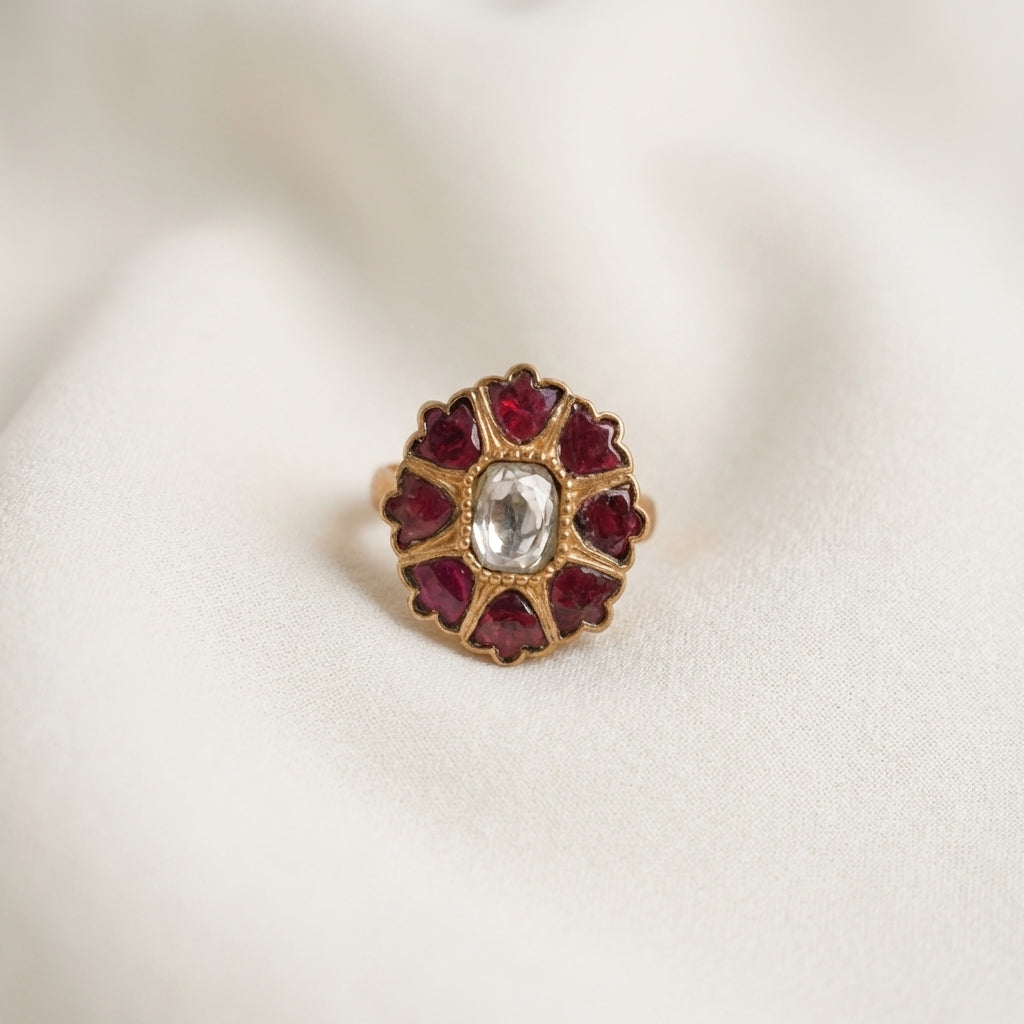 Close-up of the kundan stone setting on the ZEVARAZ Aabha Manak Chakra Kundan Silver Ring