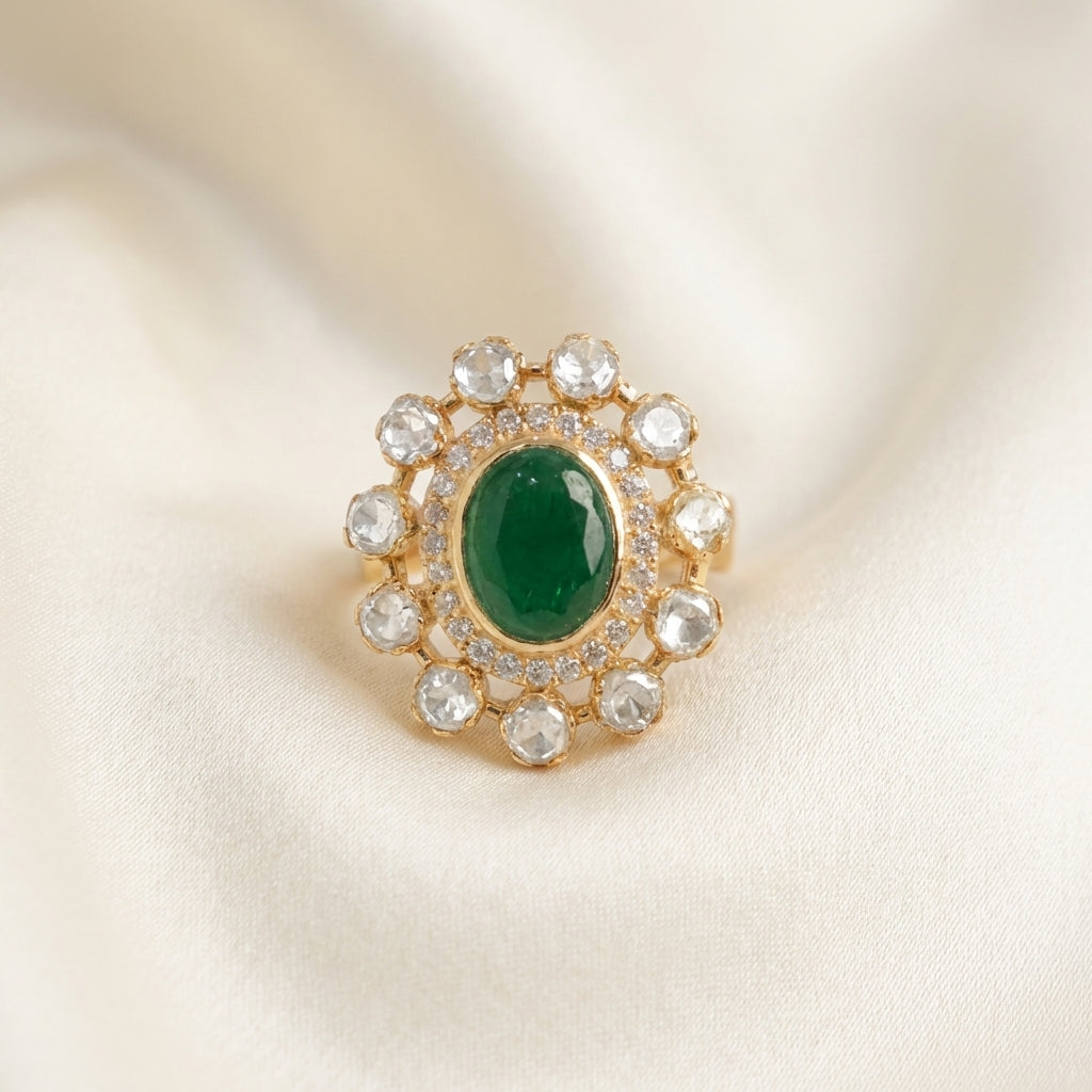 Close-up detail of the kundan setting on the ZEVARAZ Aabha Panna Bindi Kundan Silver Ring
