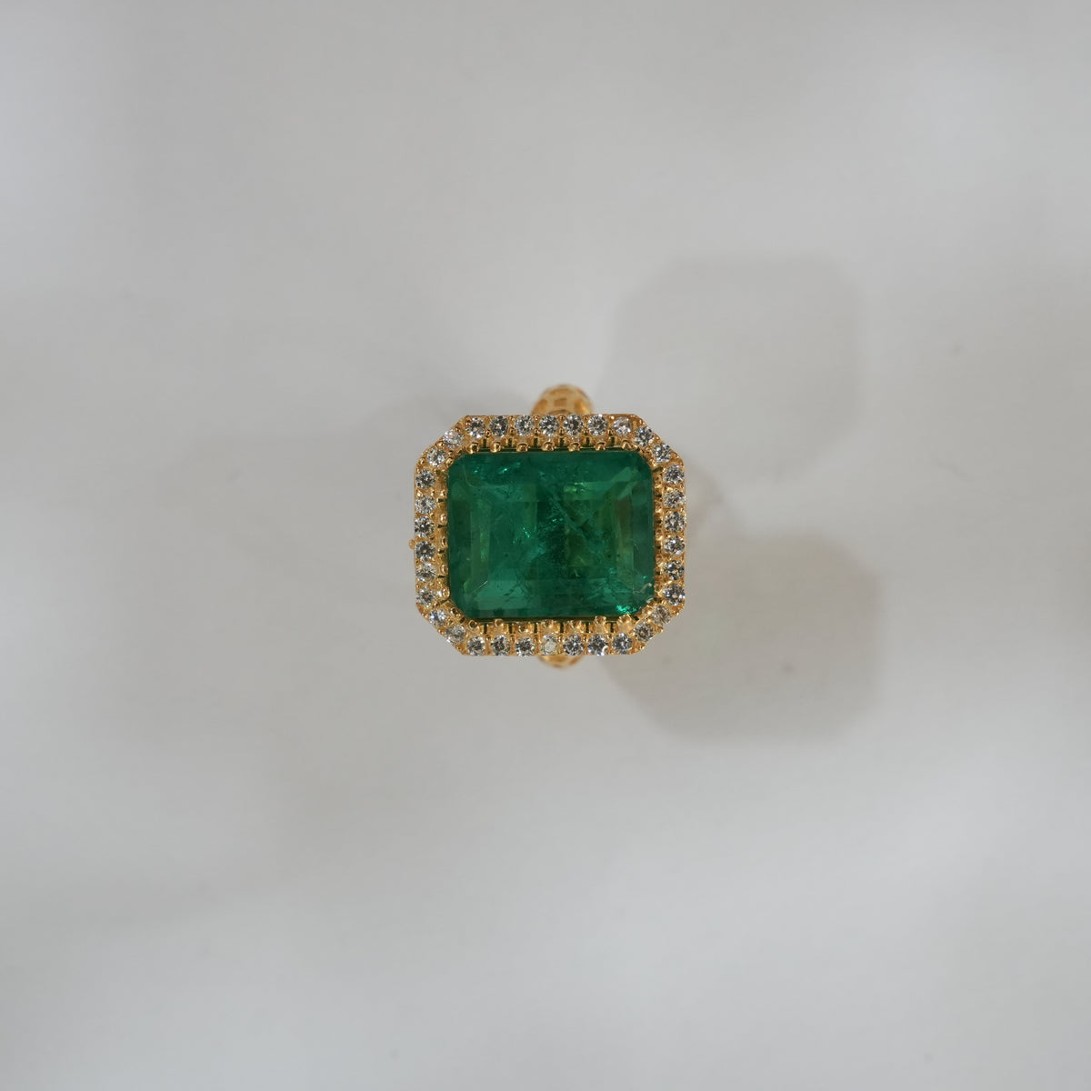 Studio detail shot of the ZEVARAZ Ratna Panna Mahal Silver Ring