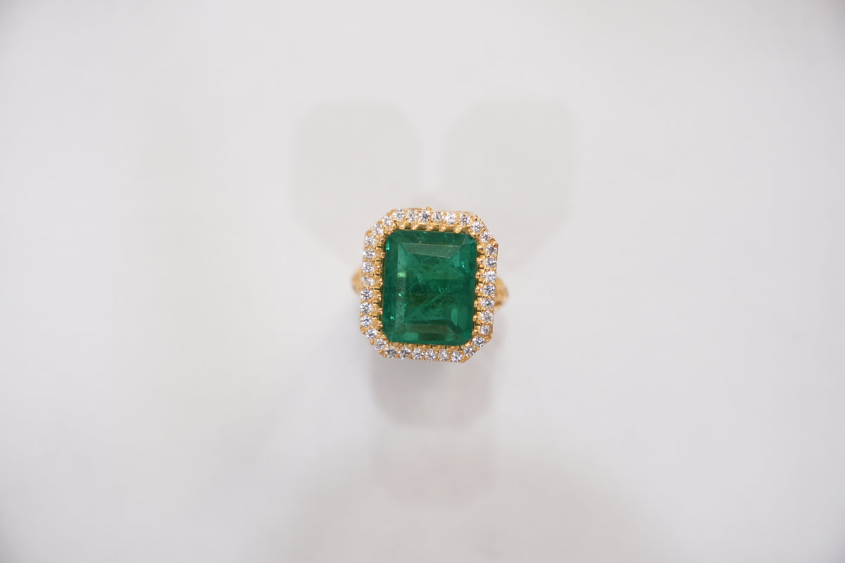 Styled presentation of the ZEVARAZ Ratna Panna Mahal Silver Ring